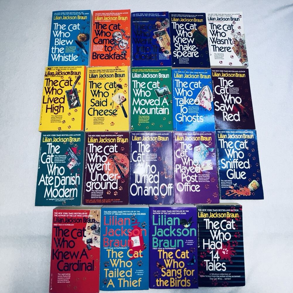 Lot 19 THE CAT WHO Lilian Jackson Braun Cozy Mystery Paperback Some Unread Clean